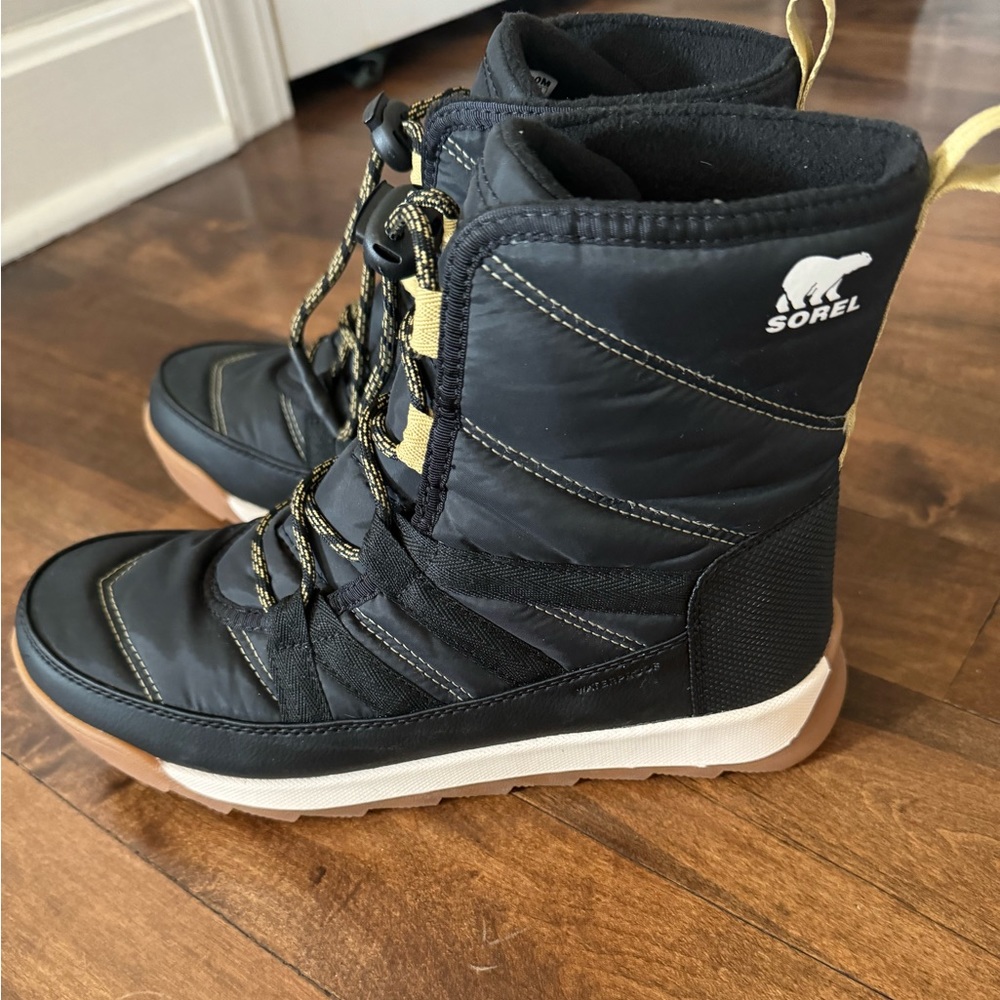 Youth 6 Sorel boots-fits women 7
